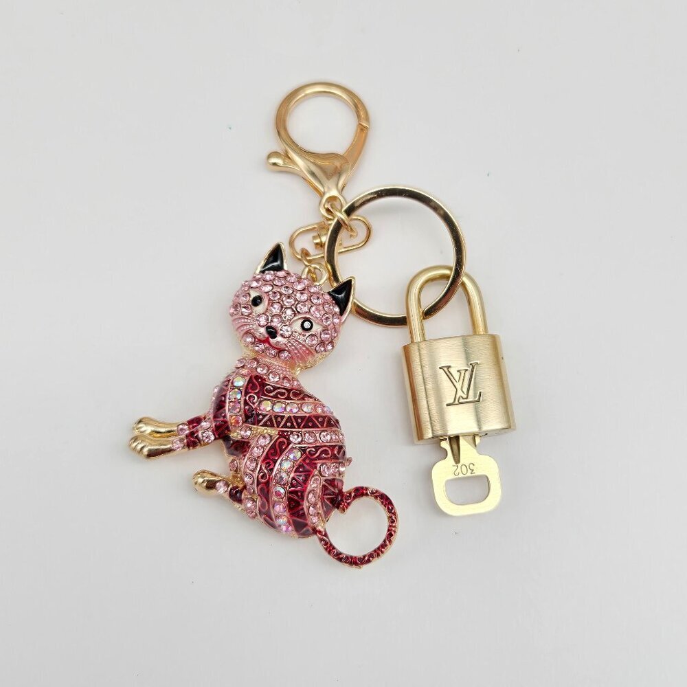 Authentic Louis Vuitton Padlock Gold 🔒 Key Set + Unbranded Cat Keychain Charm - Picture 9 of 10
